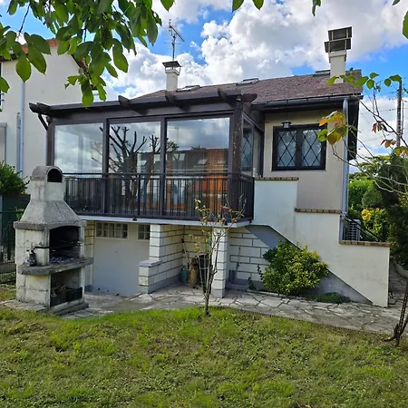 Semesterbostad Maison Paris, Vallee Village, & Asterix *